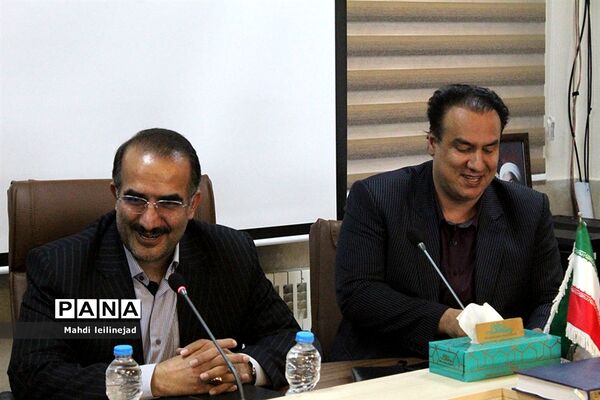 نشست خبری مدیرکل آموزش و پرورش البرز همراه با تقدیر از اصحاب رسانه استان