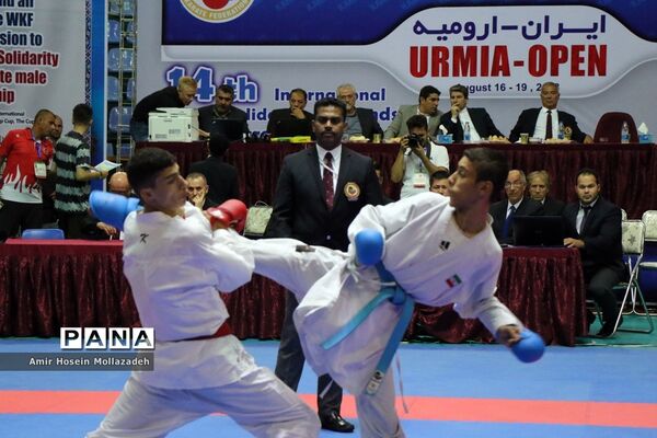 چهاردهمین دوره مسابقات جایزه بزرگ کاراته در ارومیه