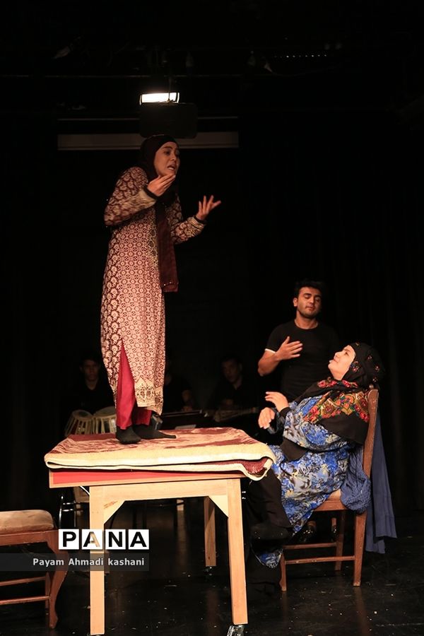 اجرای تئاتر «خروس»