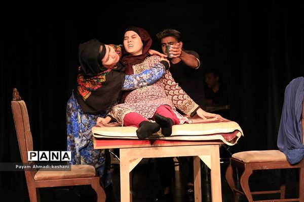 اجرای تئاتر «خروس»