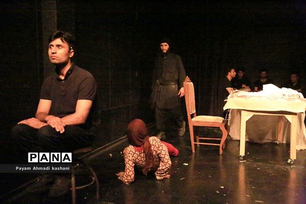 اجرای تئاتر «خروس»