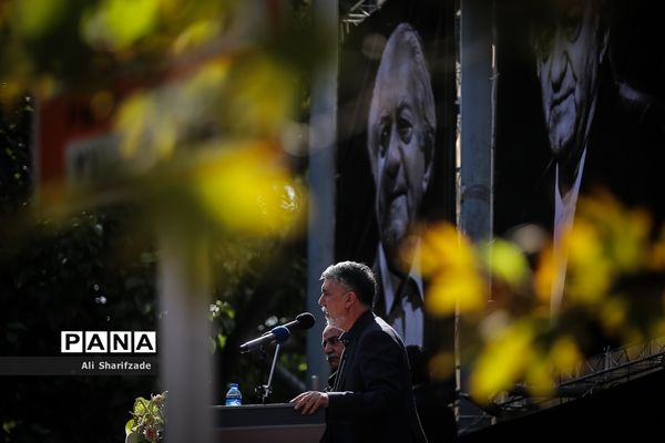 مراسم تشییع پیکر عزت‌الله انتظامی