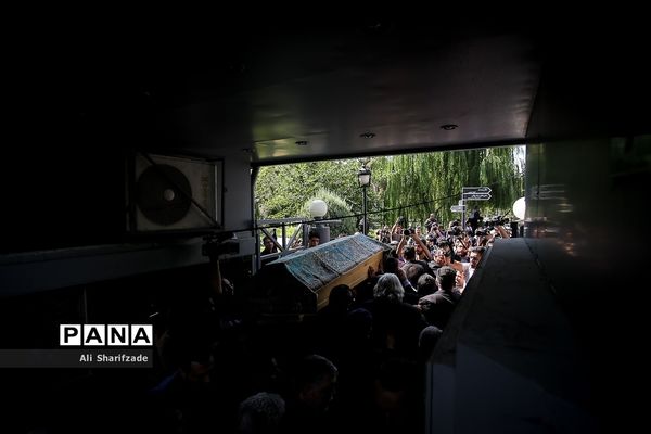 مراسم تشییع پیکر عزت‌الله انتظامی