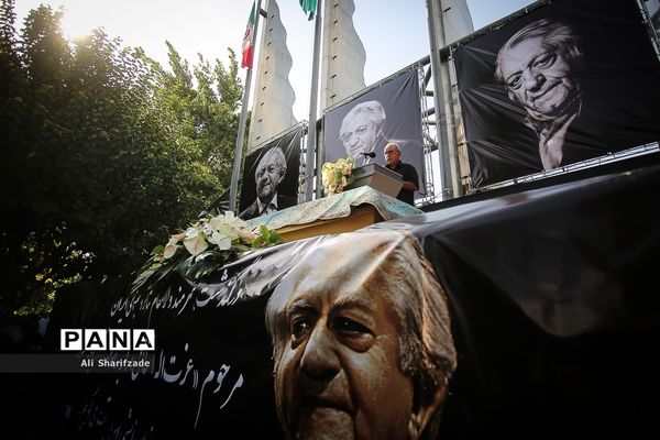 مراسم تشییع پیکر عزت‌الله انتظامی