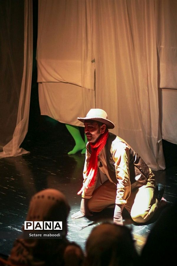 تئاتر از «اسب تا سیب»