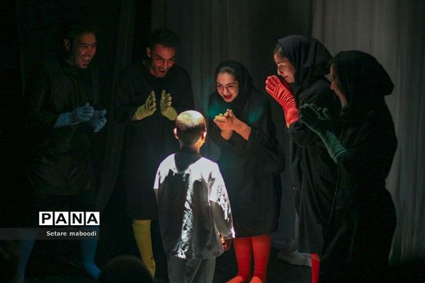 تئاتر از «اسب تا سیب»