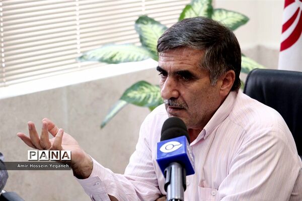 تجلیل از خبرنگاران توسط رئیس آموزش و پرورش کیش