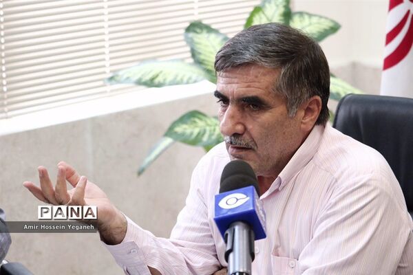 تجلیل از خبرنگاران توسط رئیس آموزش و پرورش کیش