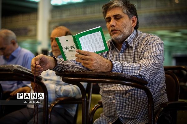 دعای عرفه در مصلی امام خمینی