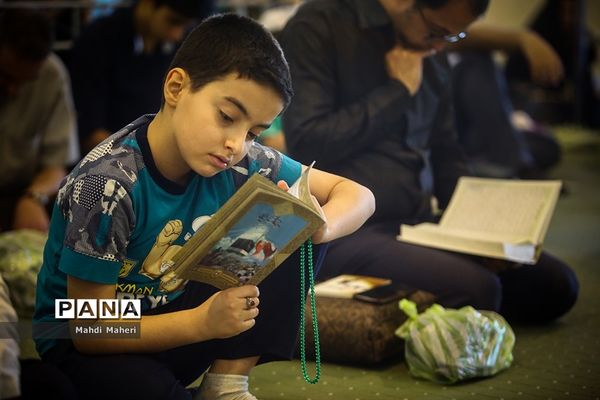 دعای عرفه در مصلی امام خمینی