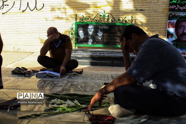 دور از عرفات، در جوار شهدا