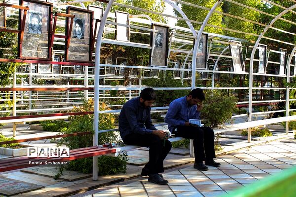 دور از عرفات، در جوار شهدا