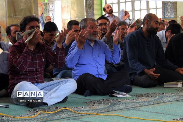 دور از عرفات، در جوار شهدا