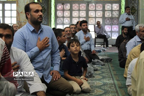 دور از عرفات، در جوار شهدا
