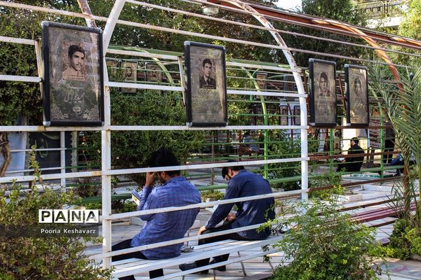 دور از عرفات، در جوار شهدا