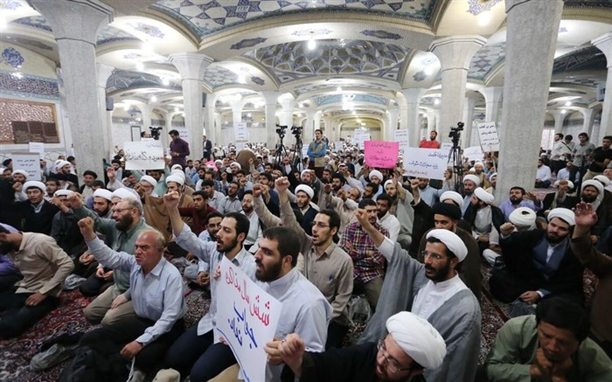 ۷ نکته مهم درباره تصویر مشهور تجمع طلاب