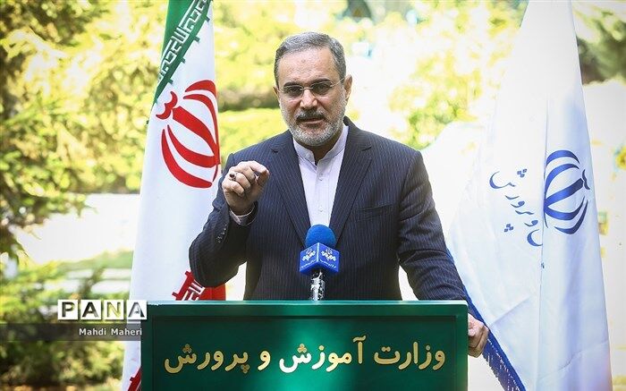 واکنش بطحایی به بازنشر گسترده گفت‌وگویش با یک دانش‌آموز در شبکه‌های اجتماعی
