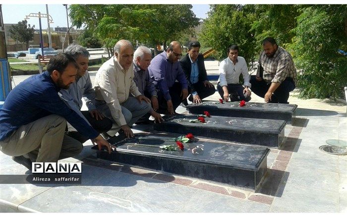 حضور اعضای بسیج اصناف بر مزار شهدای گمنام شهرداری اردستان