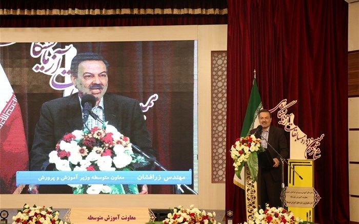 زرافشان: راه اندازی مجدد دروس تجربی آزمایشگاهی نشاط علمی میان دانش آموزان ایجاد کرده است