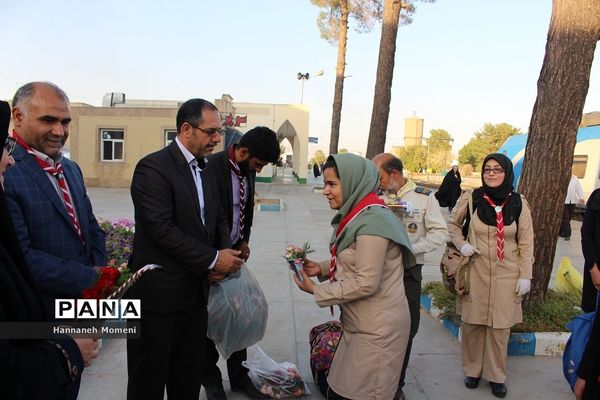 استقبال از پیشتازان دختر سمنانی شرکت کننده در اردوی ملی