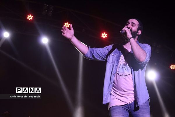 کنسرت مهدی یراحی در جزیره کیش