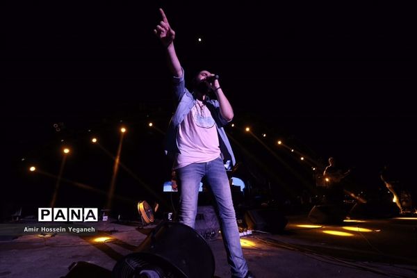 کنسرت مهدی یراحی در جزیره کیش