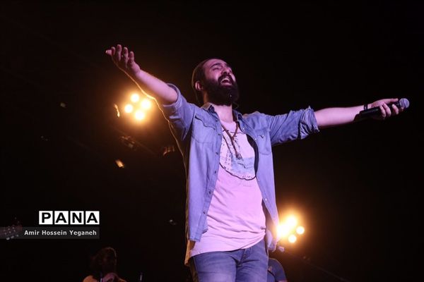 کنسرت مهدی یراحی در جزیره کیش