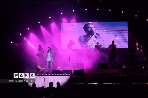 کنسرت مهدی یراحی در جزیره کیش