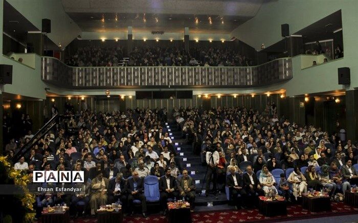 وزیر علوم از رتبه‌های برتر کنکور ۹۷ قوچان تجلیل کرد