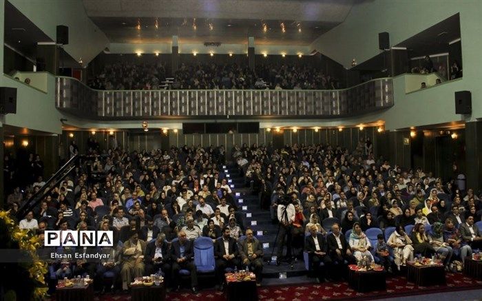 وزیر علوم از رتبه‌های برتر کنکور ۹۷ قوچان تجلیل کرد