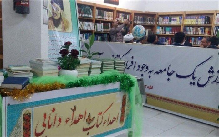 400  نسخه کتاب در مراسم گلریزان به کتابخانه‌های گنبد کاووس اهدا شد