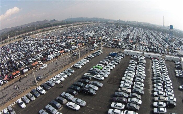 معاون وزیر صنعت: برخورد جدی در انتظار محتکران خودرو است