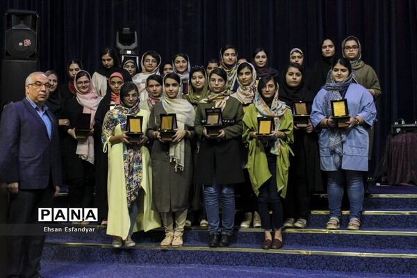 تجلیل از رتبه های زیر 1000 کنکور سراسری سال 97 آذربایجان شرقی
