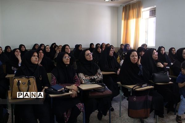 دوره ضمن خدمت تربیت بدنی  ویژه آموزگاران  ابتدایی  در شهرری