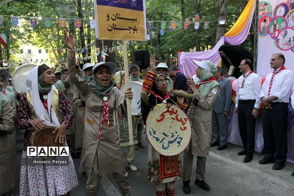 مراسم استقبال و پذیرش پیشتازان دختر در هشتمین اردوی ملی پیشتازان