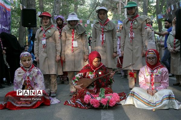 مراسم استقبال و پذیرش پیشتازان دختر در هشتمین اردوی ملی پیشتازان