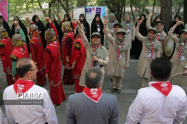 مراسم استقبال و پذیرش پیشتازان دختر در هشتمین اردوی ملی پیشتازان