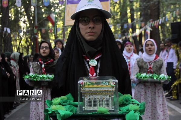 مراسم استقبال و پذیرش پیشتازان دختر در هشتمین اردوی ملی پیشتازان