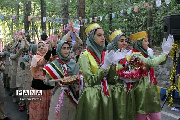 مراسم استقبال و پذیرش پیشتازان دختر در هشتمین اردوی ملی پیشتازان