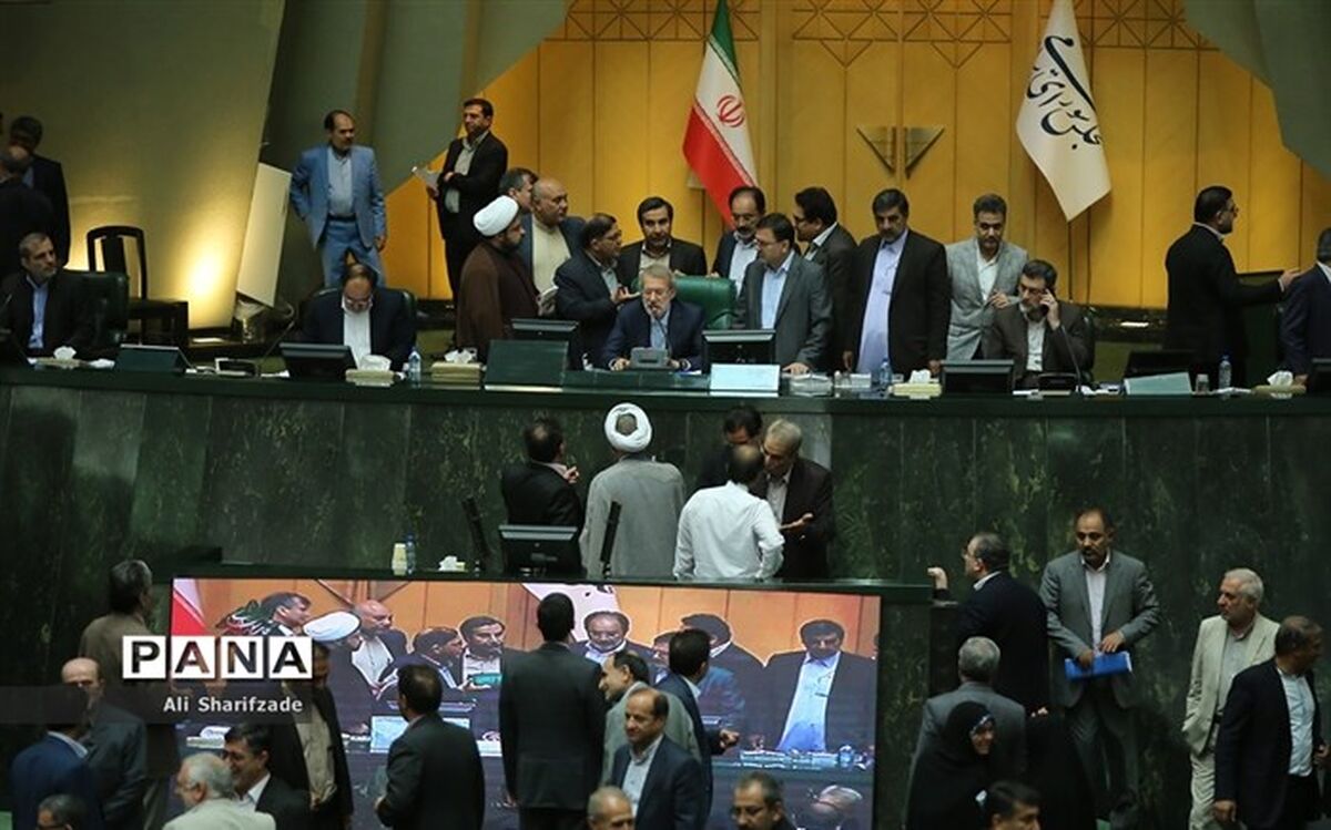 تشنج در جلسه علنی: وقتی وکیلی مانع فحاشی یک نماینده شد