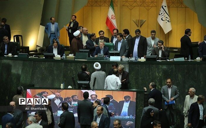 تاکید وزیر بهداشت بر پرداخت مطالبات داروسازان در کمیسیون بهداشت