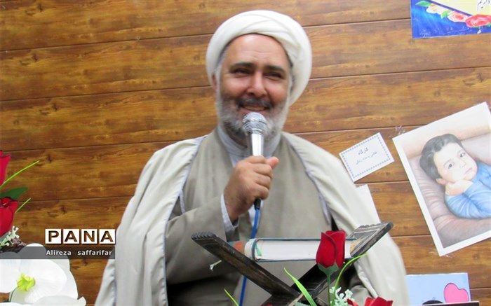 امام جمعه شهر مهاباد اردستان : سرانه مطالعه در کشور پایین است