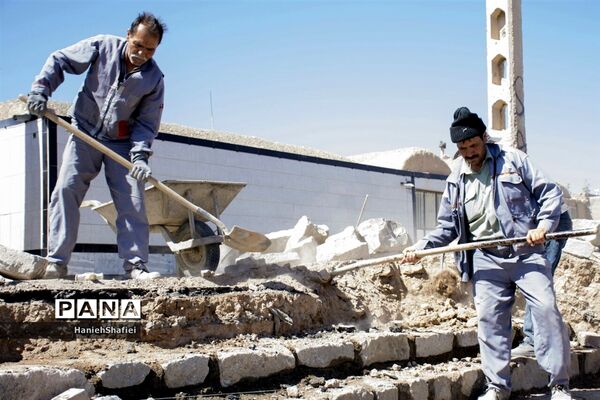 سنگ فرش کردن حاشیه خیابان در بلوار جوادیه