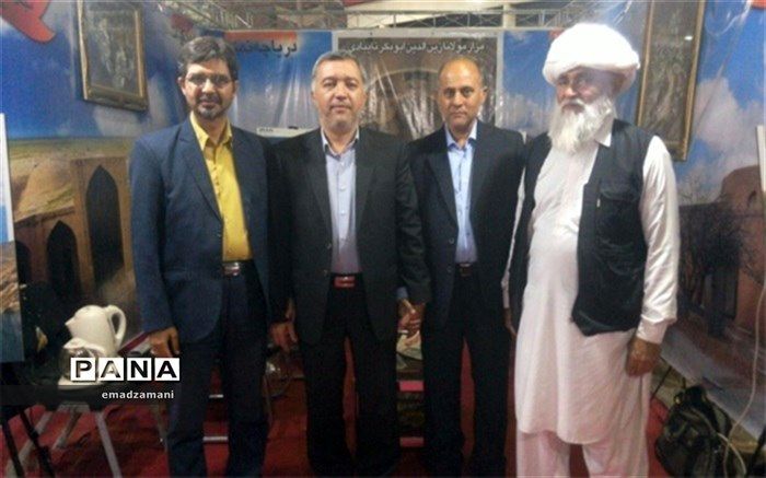 بازدید معاون مدیر کل آموزش و پرورش خراسان رضوی از  غرفه‌های فرهنگی و هنری تایباد