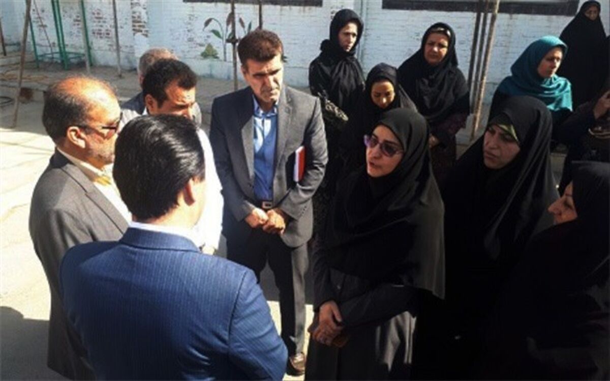 بازدید معاون آموزش ابتدایی وزیر آموزش و پرورش از ثبت نام دانش آموزان در مدارس
