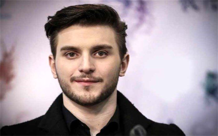 عکس یادگاری پسر امین حیایی در کنار مادرش