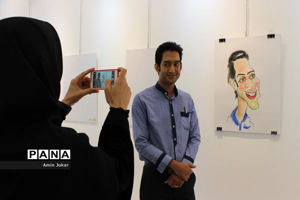 نمایشگاه کاریکاتور کارکنان آموزش و پرورش فارس