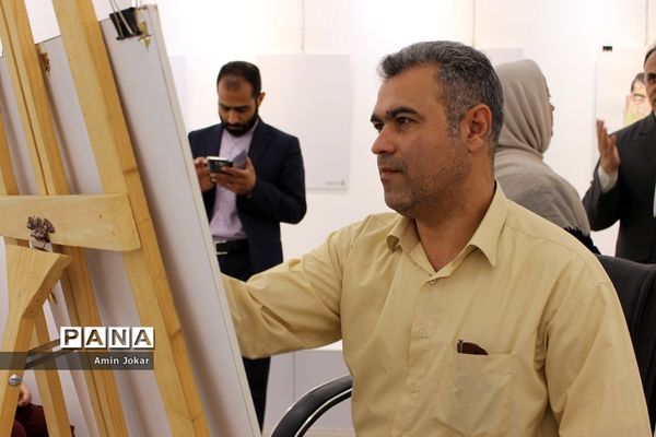 نمایشگاه کاریکاتور کارکنان آموزش و پرورش فارس