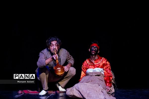 اجرای تئاتر«اگر شبی از شب‌های طهران مسافری»