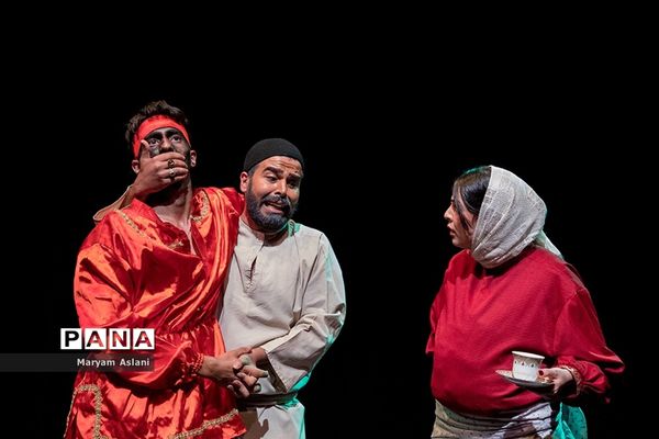 اجرای تئاتر«اگر شبی از شب‌های طهران مسافری»